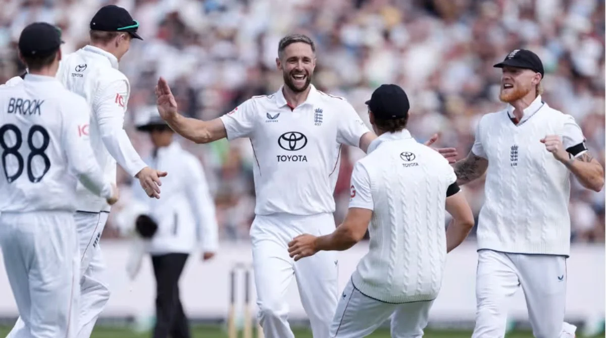 England cricket players celebrate a wicket during a Test match.