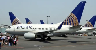 Image of United Airlines aircraft grounded after system failure.